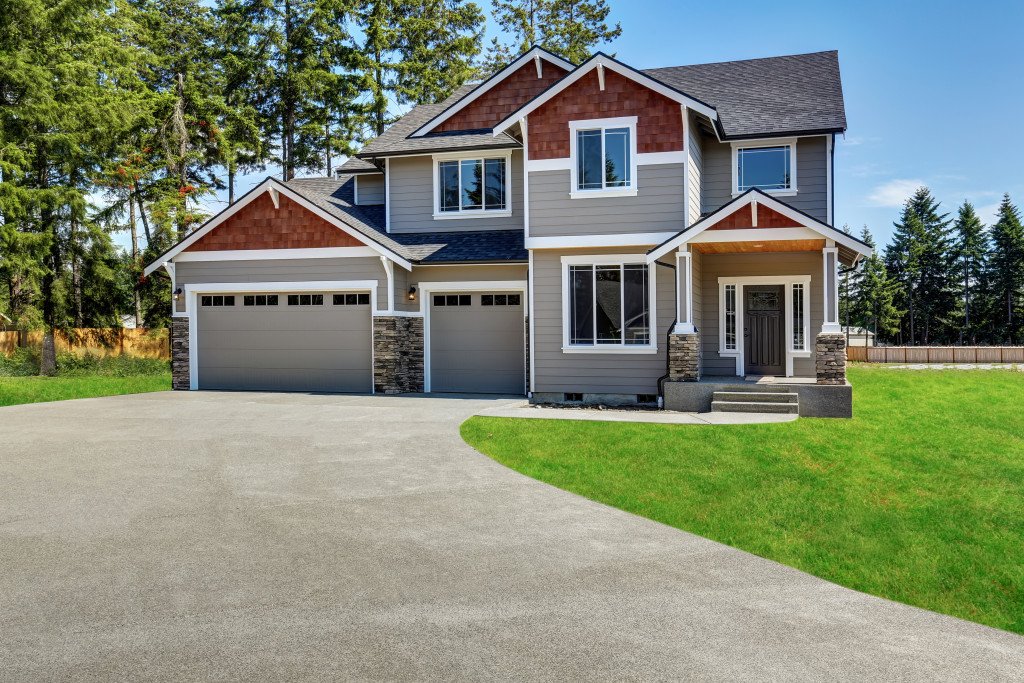 Curb appeal of a home with a well-maintained lawn and clean exterior.